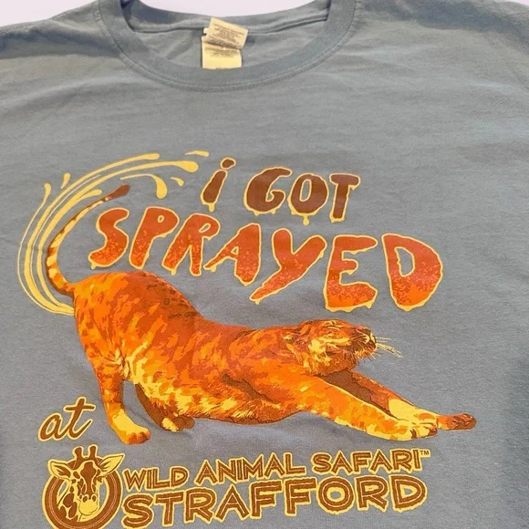 Men's Light Blue Funny Graphic Tee "I Got Sprayed" Wild Animal Safari Size XL - Picture 4 of 7